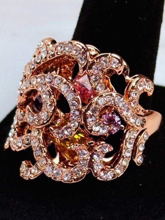 Beautiful rose goldtone raised bling 9 1/2 costume statement ring